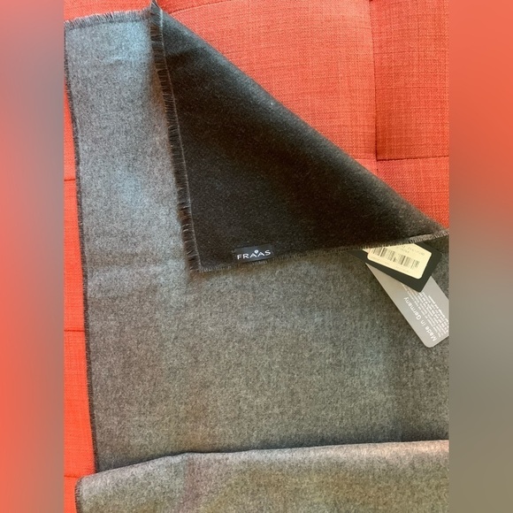 NWT FRAAS Men’s Cashmink Winter Soft Warm Gray Two-sided Scarf - Picture 3 of 5